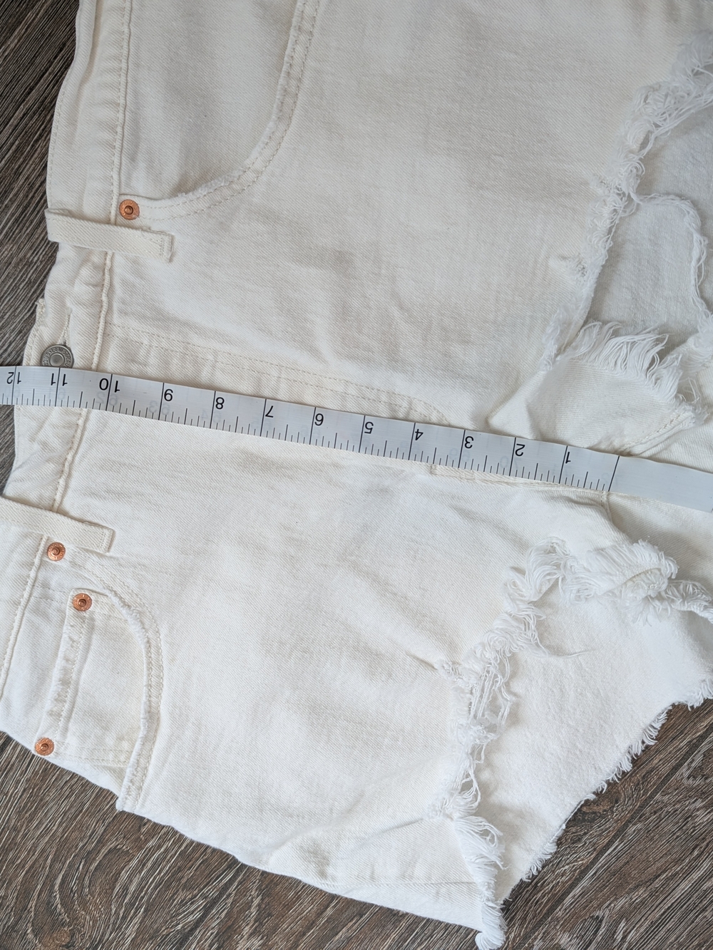 Levi's 501 Denim Shorts White Size 33 Raw Hem Button Fly Butter Mom - Picture 10 of 11